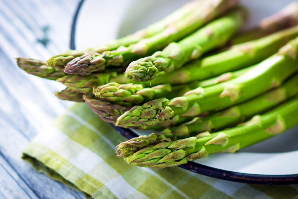 Asparagus on a plate with a napkin under it