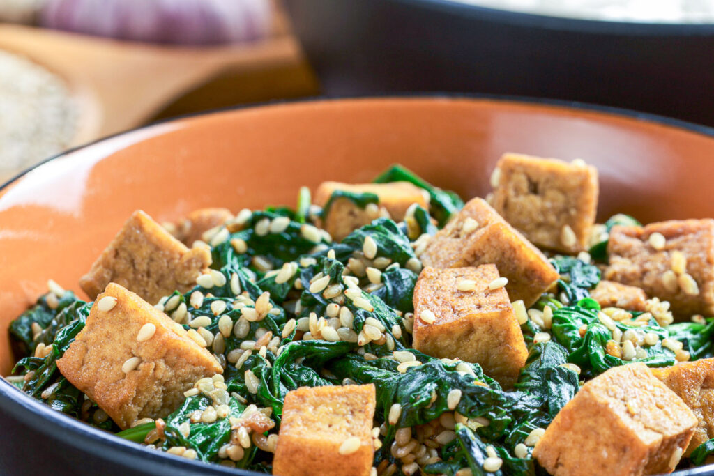 Tofu, spinach and sesame stir-fry fried with garlic and ginger